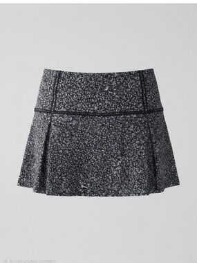Lululemon Lost in Pace Black Floral Patterned Skirt Built in Shorts Size 6